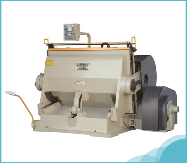 Máy bế thùng carton